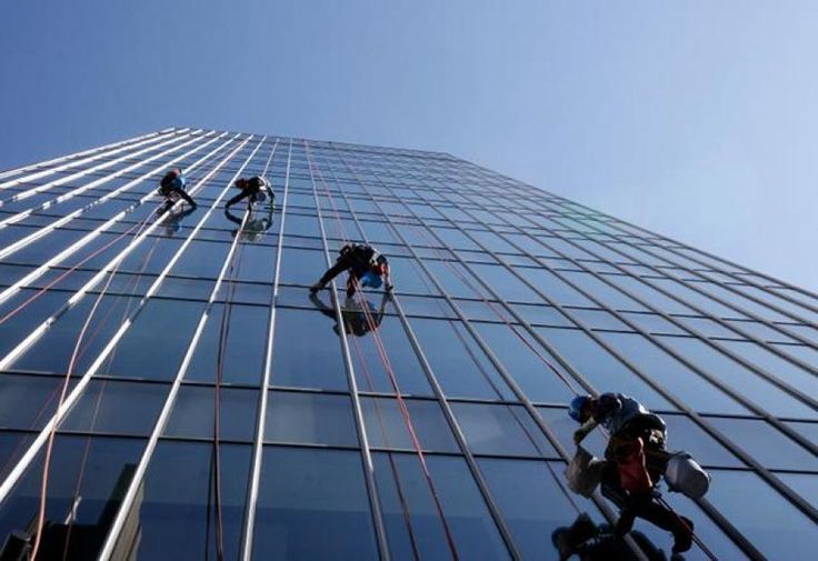 High-Rise Building Glass Cleaning